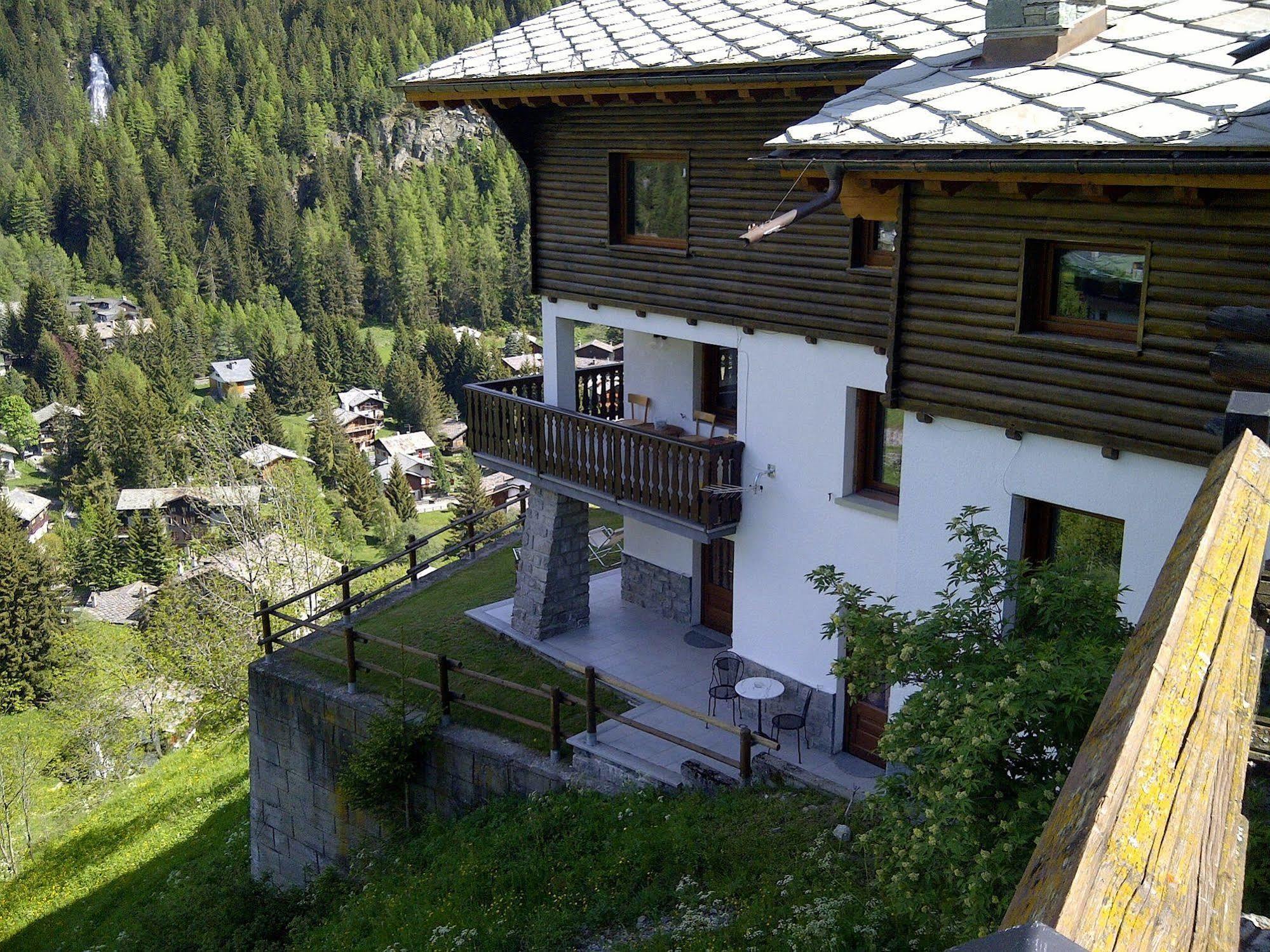 Affittacamere Buenavista Guest House Champoluc Εξωτερικό φωτογραφία